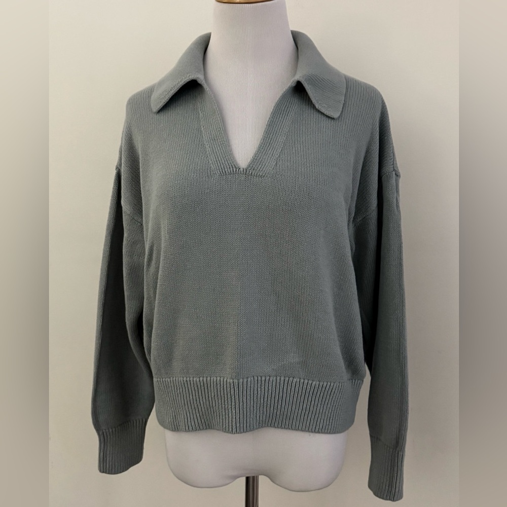Old Navy Women's V-Neck Sweater in Soft Green - Picture 2 of 9